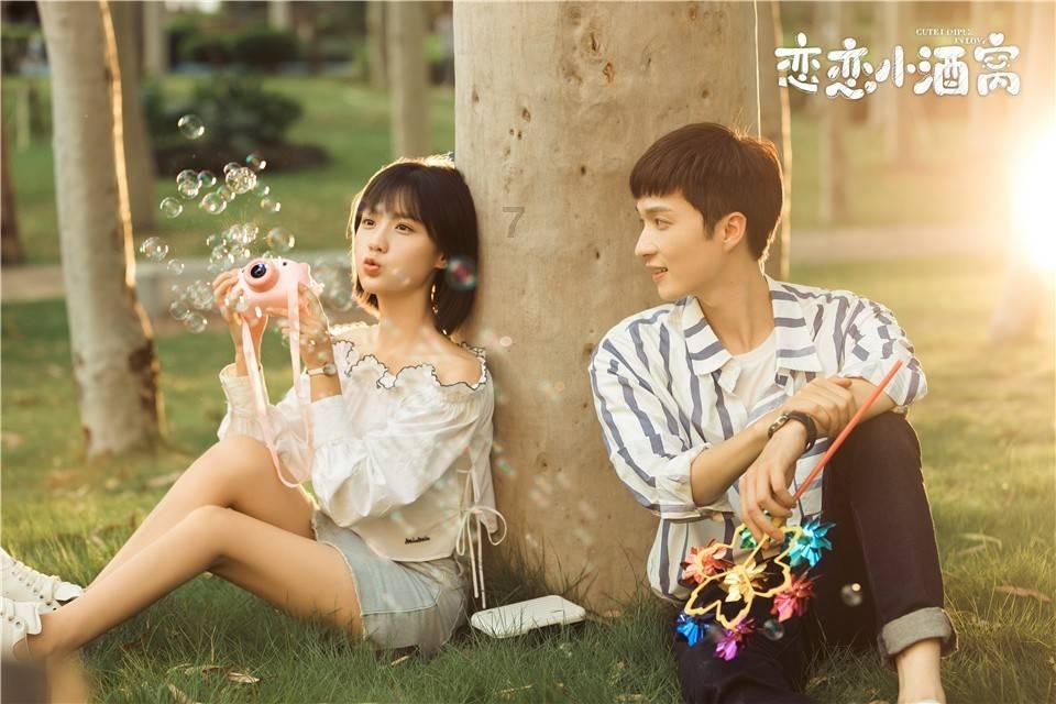 女朋友来月经的时候很疼 我就抱抱她 可以吗？游戏画面
